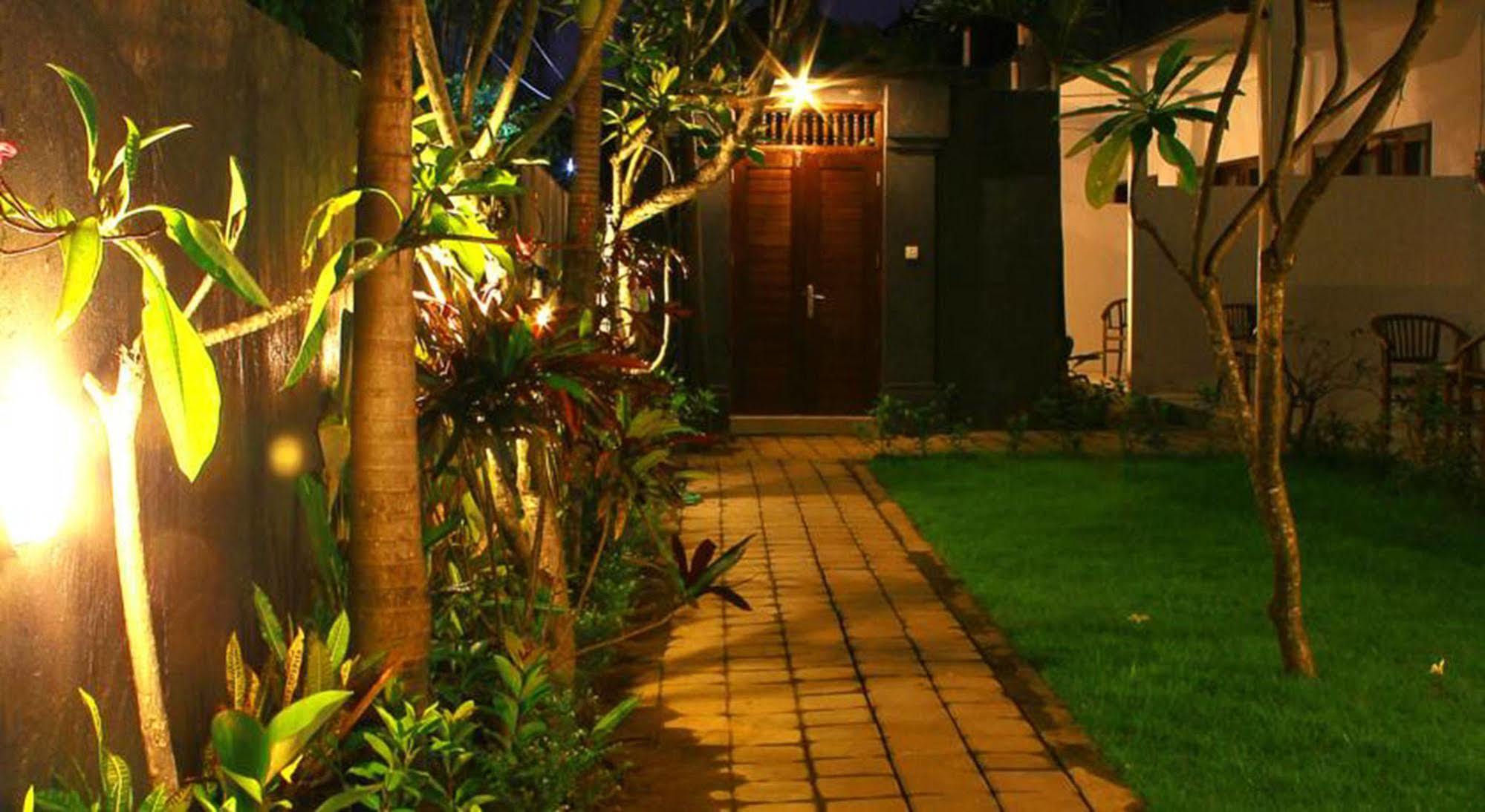 Отель U House Seminyak Керобокан Экстерьер фото